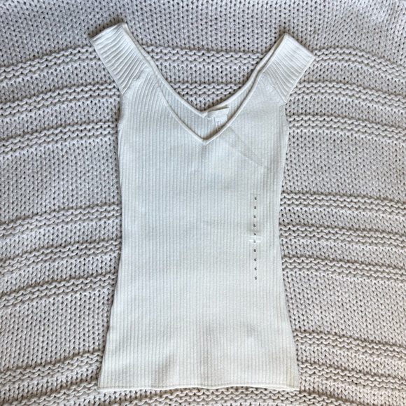 NWT H&M V-Neck Ribbed Knit Sweater Tank Size Small - Picture 1 of 4
